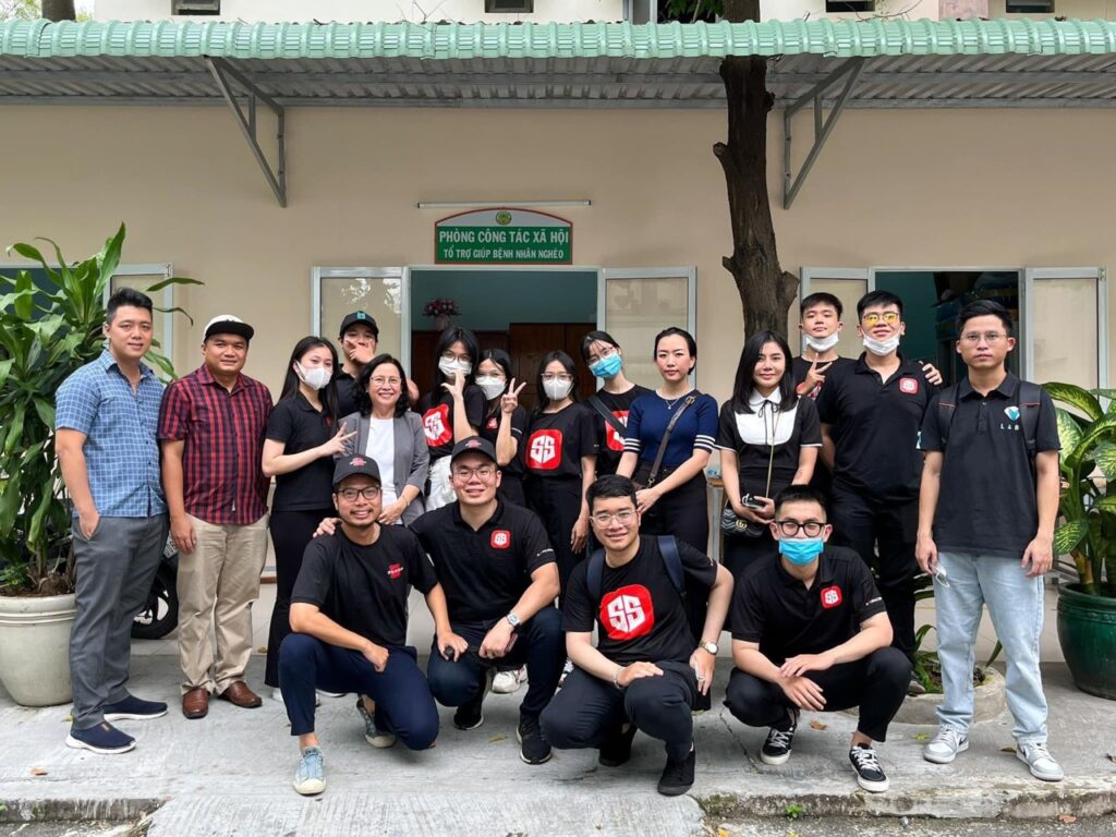 Acts of Kindness: Giving Back to the Community